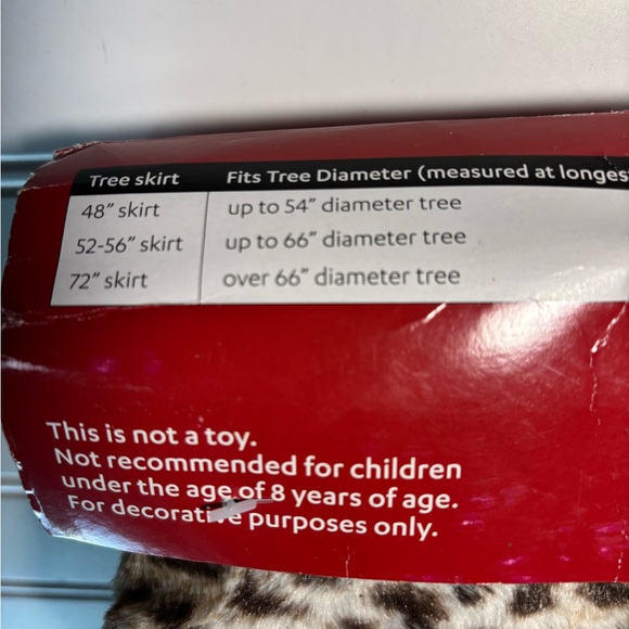 Animal print Christmas tree skirt 48 inches diam and 2 stockings Set New - Picture 6 of 6